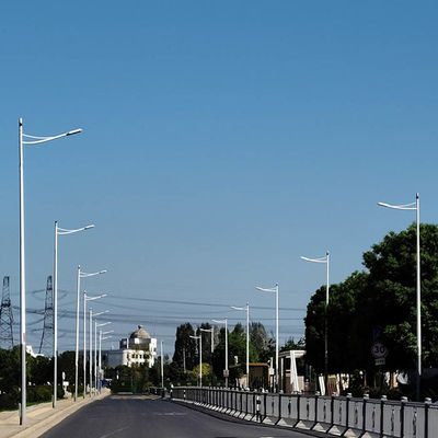 ホットディップガルバン化鋼で太陽光路灯のためのカスタマイズ可能なデザインポール
