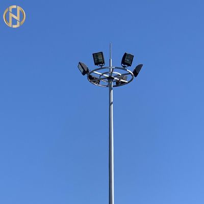 Q345 2.5mmの上昇の梯子との30m太陽街灯の高いマストの照明