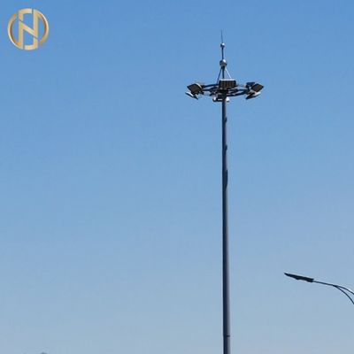 高いマストの街灯柱はめ込む熱いすくいの電流を通された鋼鉄競技場