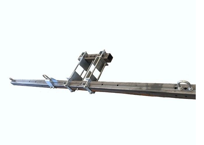 電流を通された電柱の付属品33KV 6300Sの電柱の十字の腕