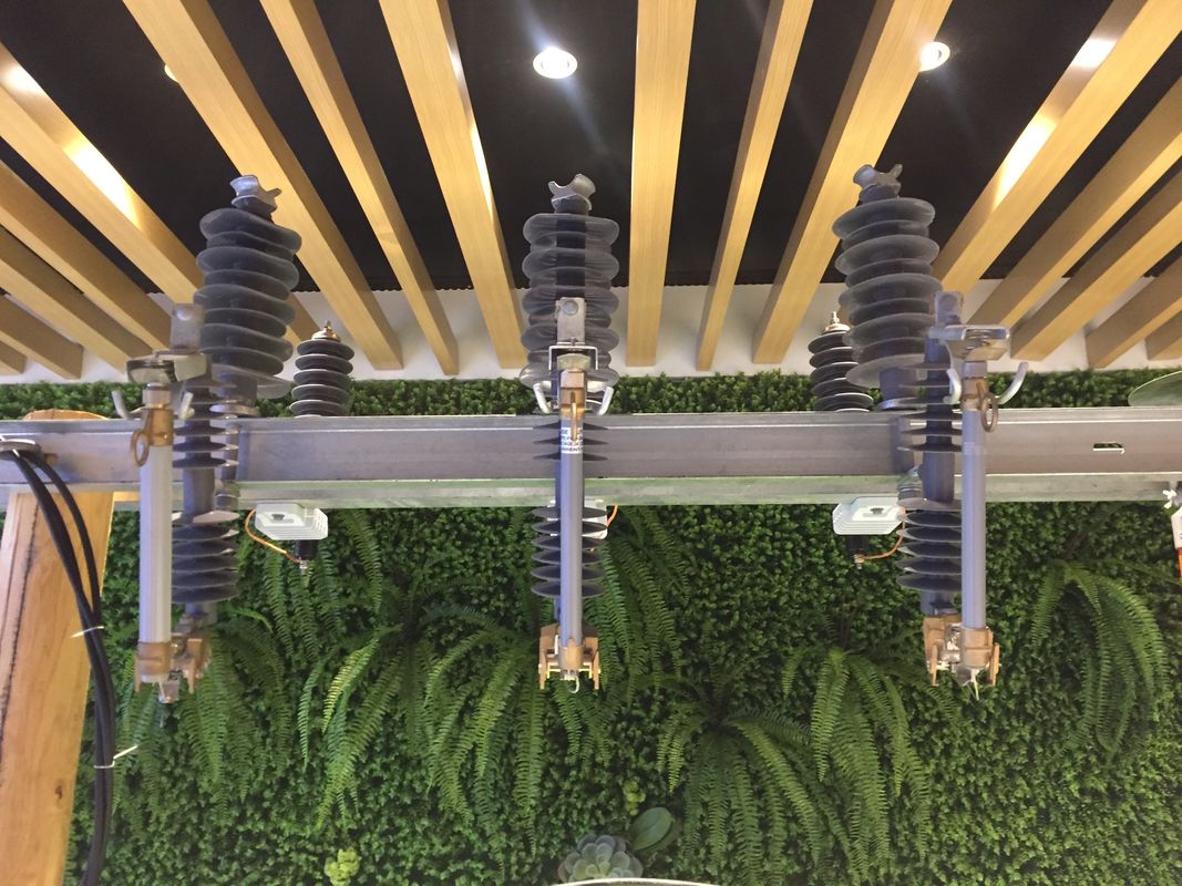 AAAC ACSRのコンダクター120mmの² 50mmの²のための12kv 35kvの棒の付属品の懸濁液及び張力付属品
