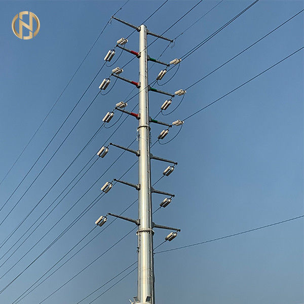 絶縁体およびコンダクターとの33KV 18m鋼鉄電信柱の鋼鉄電柱