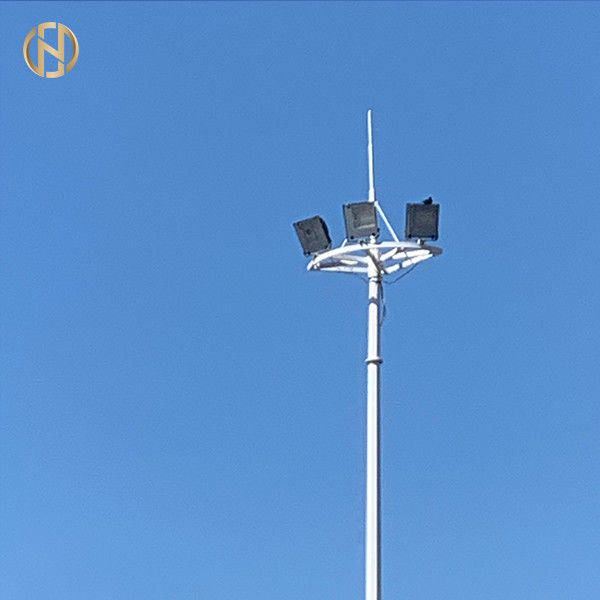 高いマストによって電流を通される街灯柱30M電気持ち上がるシステムとの35M