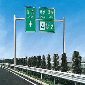 最適な保護のためのASTM A123規格の熱浸しガルバニズドCCTVカメラポール