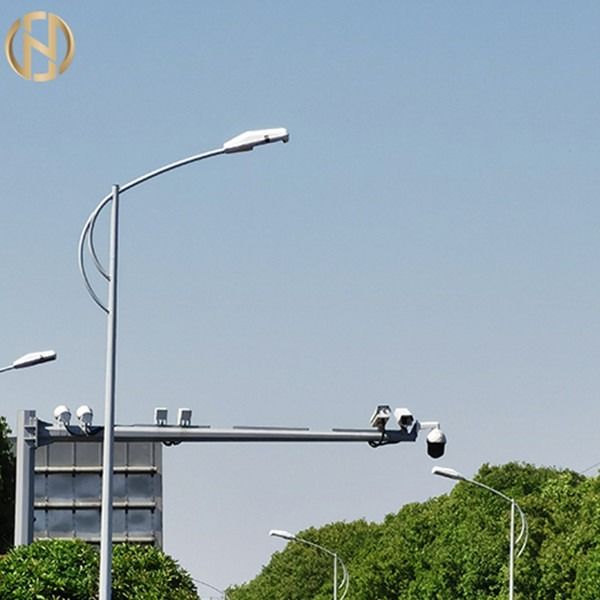 ASTM A123 Q345B LEDの街灯のハイウェー ランプのポストのまっすぐな腕